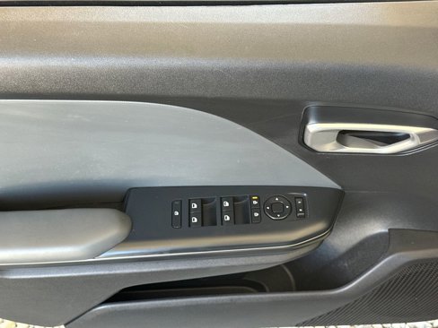 Used 2025 Kia K4 LX image 3