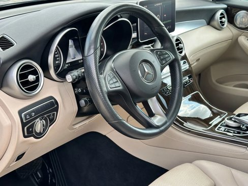 Used 2018 Mercedes-Benz GLC 300 4MATIC image 10