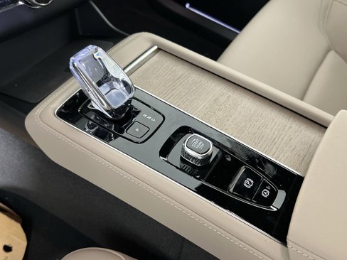 New 2026 Volvo XC90 T8 Plus image 23