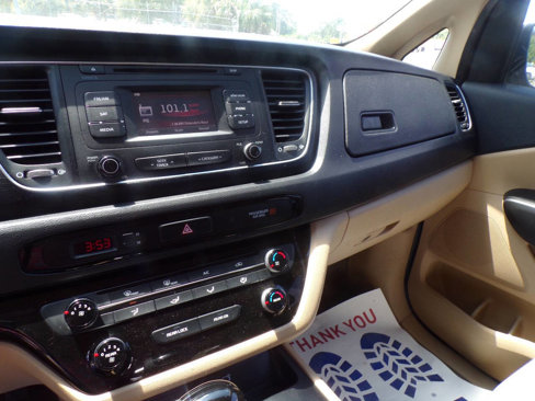 Used 2015 Kia Sedona LX image 10