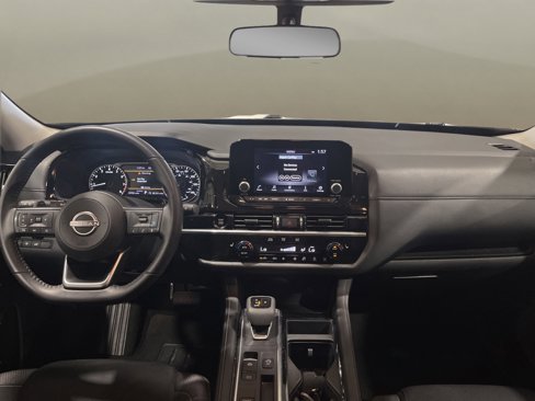 Used 2025 Nissan Pathfinder SV image 8