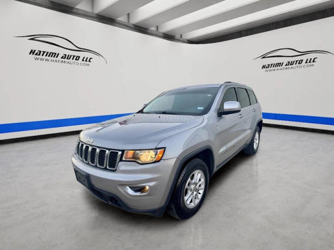 Used 2018 Jeep Grand Cherokee Laredo image 1