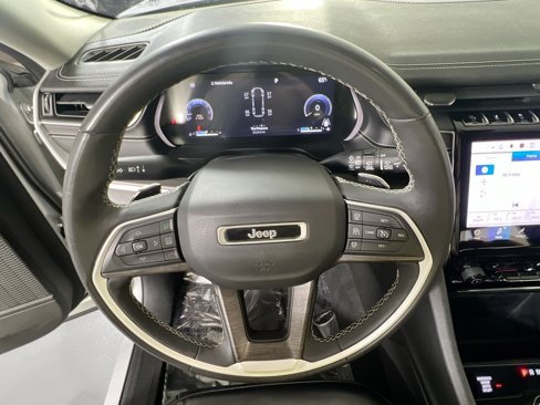 Used 2023 Jeep Grand Cherokee L Limited image 11