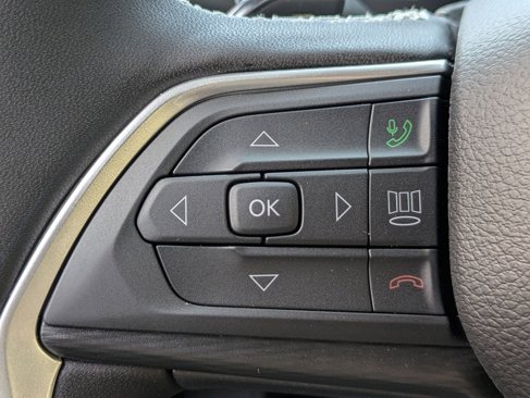 New 2025 Jeep Grand Cherokee L Laredo image 17