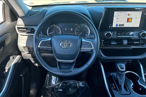 Used 2024 Toyota Highlander LE image 5