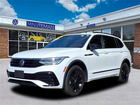 Certified 2022 Volkswagen Tiguan SE R-Line image 1