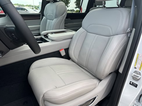 New 2025 Jeep Grand Wagoneer 4WD image 60