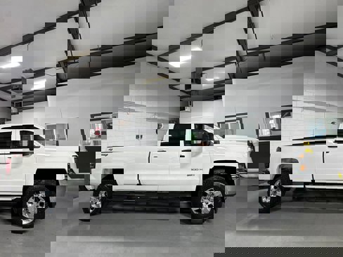 Used 2019 Chevrolet Silverado 2500 W/T image 2