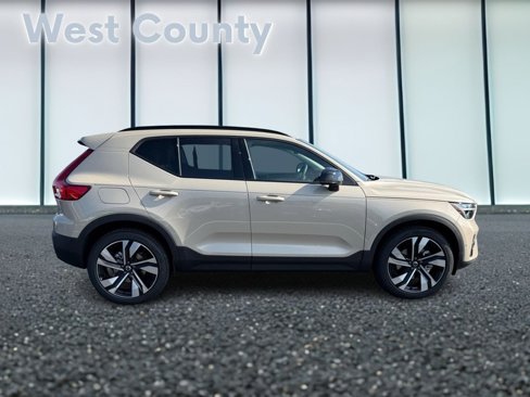 New 2026 Volvo XC40 B5 Plus w/ Climate Package image 2