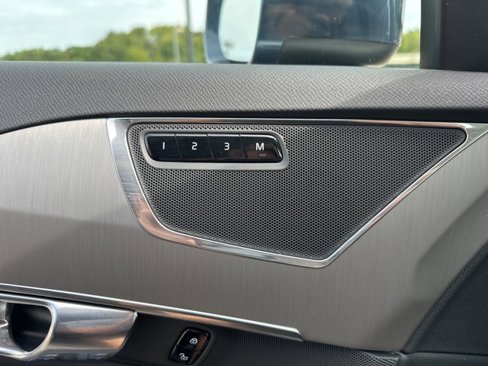 Certified 2025 Volvo XC90 B5 Core image 31