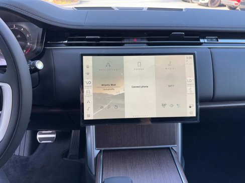 New 2025 Land Rover Range Rover SE image 25