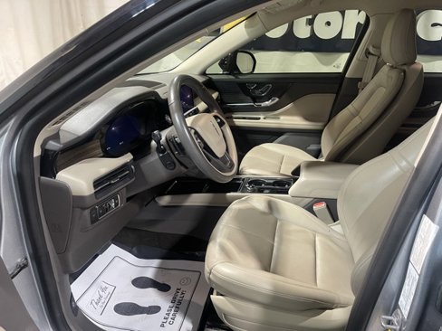 Used 2022 Lincoln Corsair Reserve image 11
