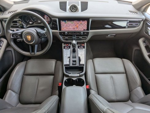 Certified 2024 Porsche Macan image 22