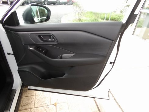 Certified 2024 Nissan Rogue S image 20