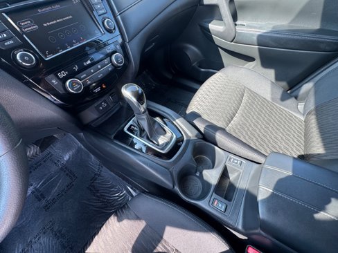 Used 2019 Nissan Rogue SV image 22
