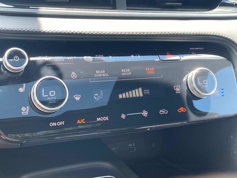 Certified 2025 INFINITI QX60 Luxe w/ Black Edition image 21