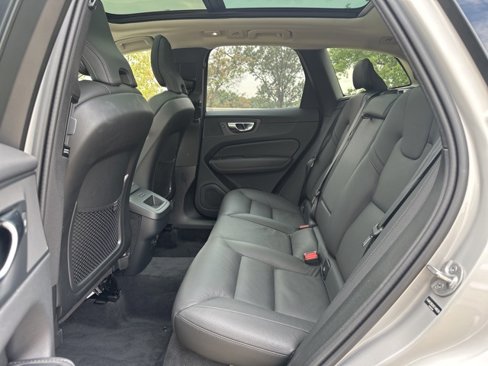 Certified 2025 Volvo XC60 B5 Plus image 13