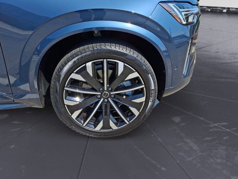 Certified 2025 Volvo XC90 B6 Plus image 29