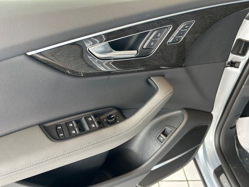 New 2025 Audi Q8 Premium Plus image 32