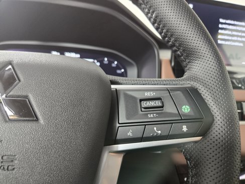 New 2025 Mitsubishi Outlander SEL image 16