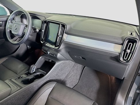 Used 2020 Volvo XC40 T5 Momentum image 27
