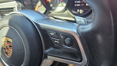 Used 2018 Porsche Macan image 32
