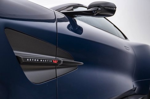 Used 2025 Aston Martin Vanquish image 6