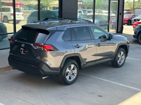 Used 2022 Toyota RAV4 LE image 11