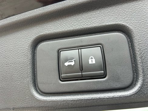 Used 2024 Nissan Pathfinder Platinum w/ Cargo Package image 9
