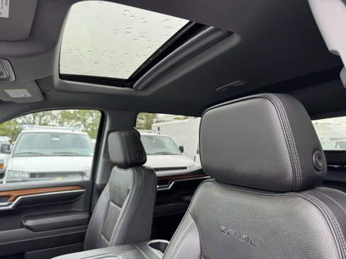 Used 2022 GMC Sierra 1500 Denali w/ Denali Reserve Package image 23