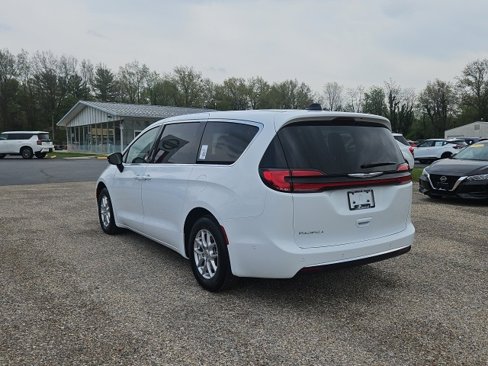 New 2025 Chrysler Pacifica Select w/ Uconnect Theater Family Group image 9