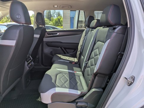 New 2025 Volkswagen Atlas Peak Edition SE image 23
