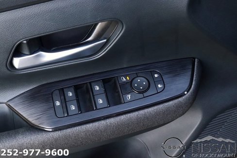 Used 2025 Nissan Kicks SV w/ Charging Package image 10