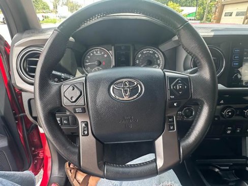 Used 2018 Toyota Tacoma SR5 image 12