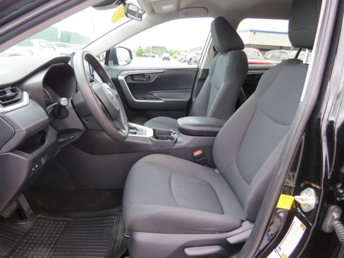 Used 2019 Toyota RAV4 LE image 14
