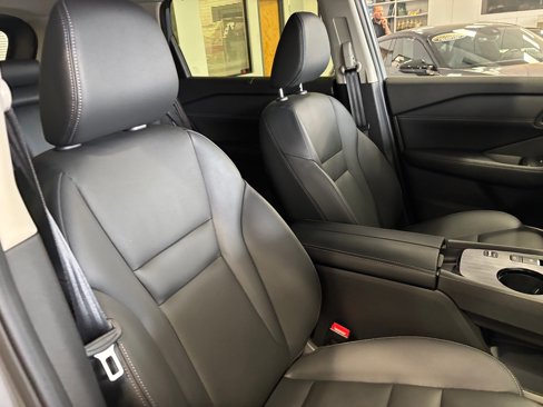 Used 2025 Nissan Rogue SL w/ SL Premium Package image 23