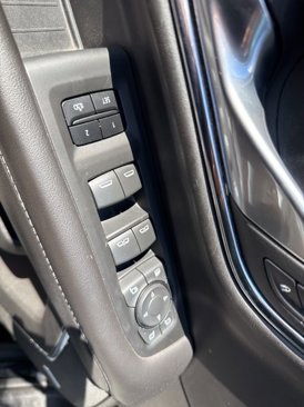 Used 2022 Chevrolet Suburban LT w/ Luxury Package image 12