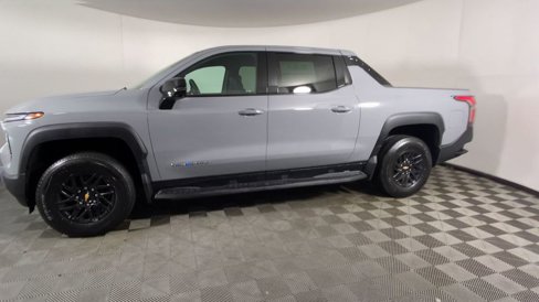 New 2025 Chevrolet Silverado EV LT image 5