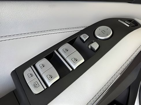 Used 2026 BMW X7 xDrive40i image 16