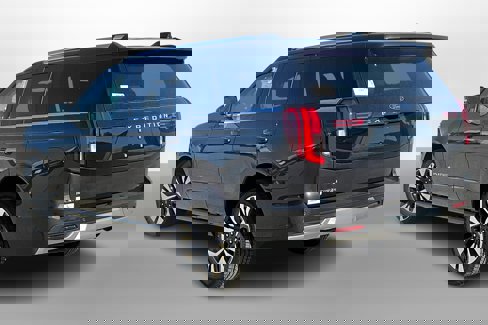 New 2025 Ford Expedition Platinum image 3