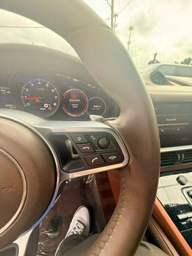 Used 2022 Porsche Cayenne w/ Premium Package image 25