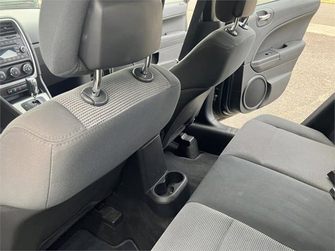 Used 2011 Dodge Caliber Heat w/ Driver Convenience Group image 18