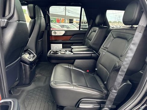 Used 2018 Lincoln Navigator Reserve w/ Technology Package image 31