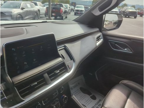 Used 2024 Chevrolet Suburban Premier image 18