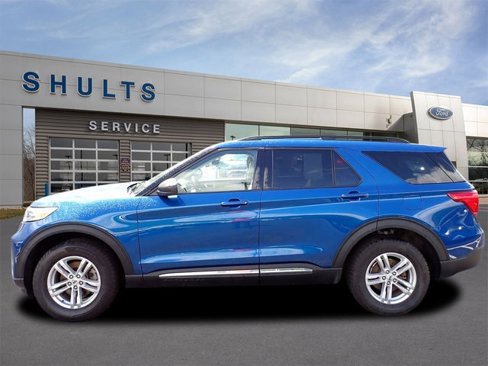 Certified 2022 Ford Explorer XLT w/ Equipment Group 202A image 2