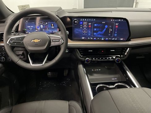 New 2025 Chevrolet Suburban High Country image 5
