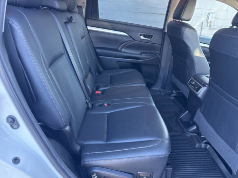 Used 2017 Toyota Highlander XLE image 23