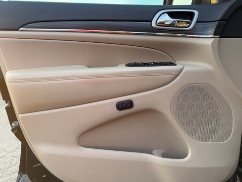 Used 2019 Jeep Grand Cherokee Limited image 14