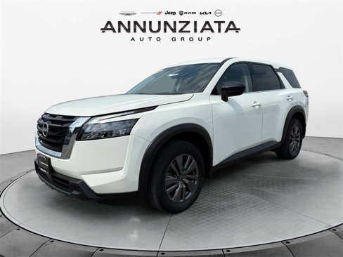 Used 2024 Nissan Pathfinder S image 1