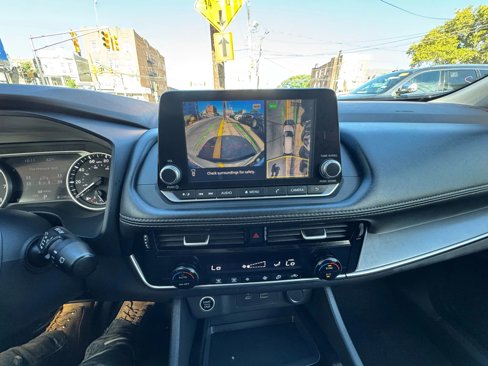 Used 2021 Nissan Rogue SV image 26